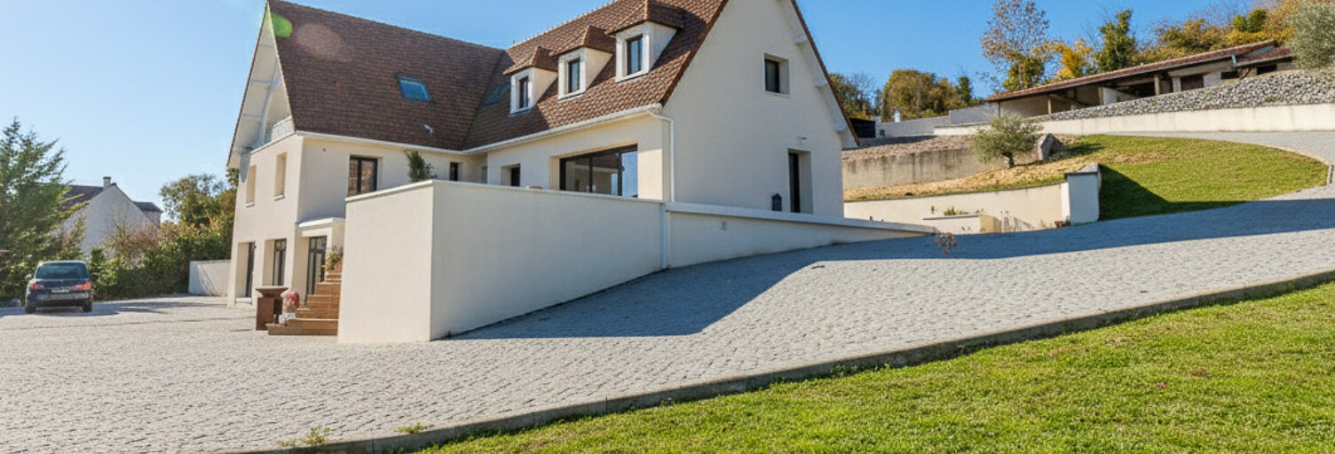 Maison 9 Pièces 275 m² à vendre à Follainville-Dennemont (78520)