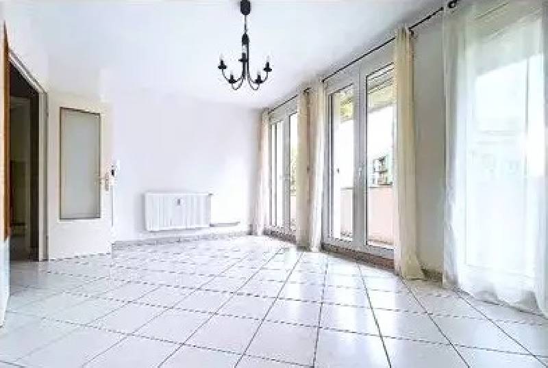 Location T4 74 m² à Quetigny 985 ¤ CC /mois