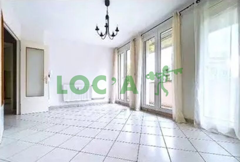 Location T4 74 m² à Quetigny 985 ¤ CC /mois