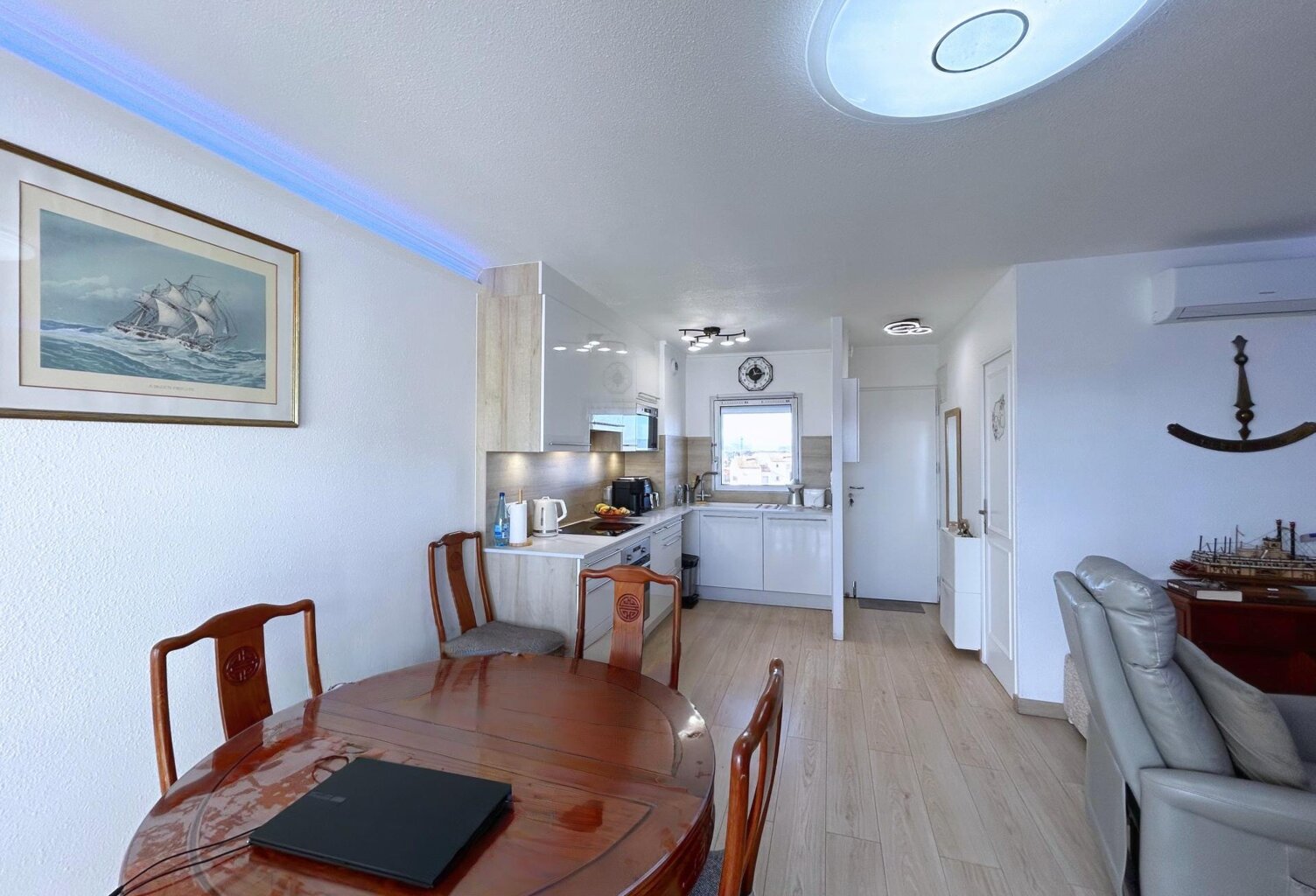 Appartement au village, 3 chambres, climatisé, vue mer — photo 1