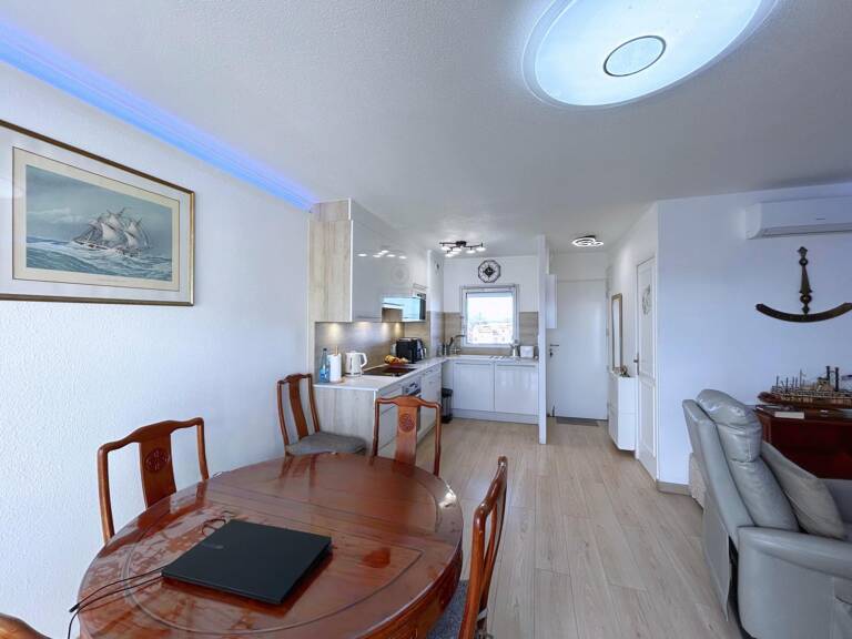 Appartement au village, 3 chambres, climatisé, vue mer — photo 1