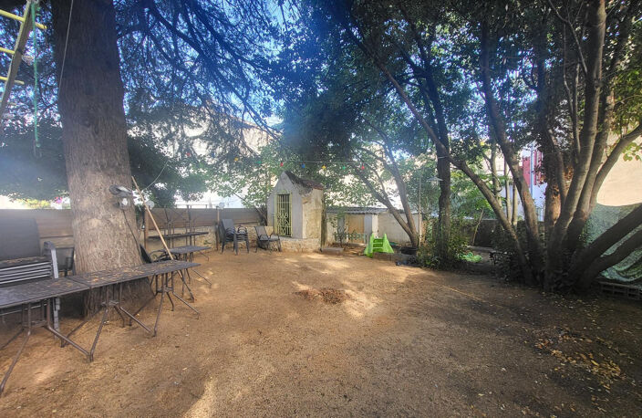 IMMEUBLE DE 2 LOTS AVEC APPARTEMENT ET RESTAURANT — photo 2