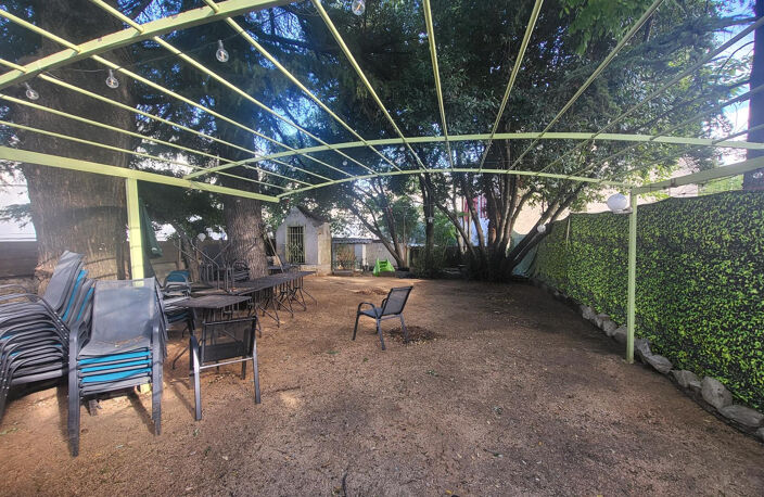 IMMEUBLE DE 2 LOTS AVEC APPARTEMENT ET RESTAURANT — photo 4