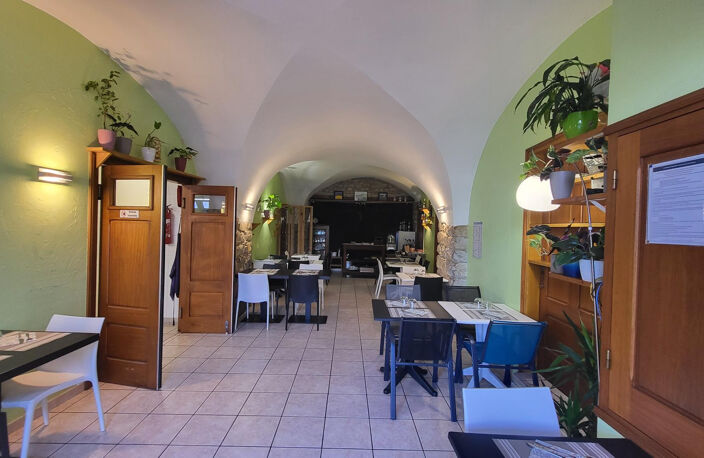 IMMEUBLE DE 2 LOTS AVEC APPARTEMENT ET RESTAURANT — photo 5
