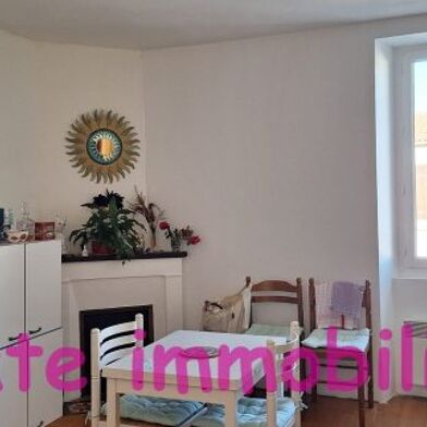 Appartement 3 pièces 560 €