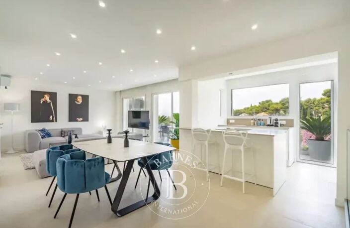 VENTE - CASSIS - VILLA CONTEMPORAINE - PISCINE - VUE SUR LA MER — photo 2