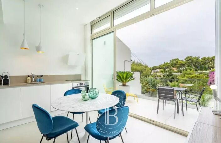 VENTE - CASSIS - VILLA CONTEMPORAINE - PISCINE - VUE SUR LA MER — photo 4