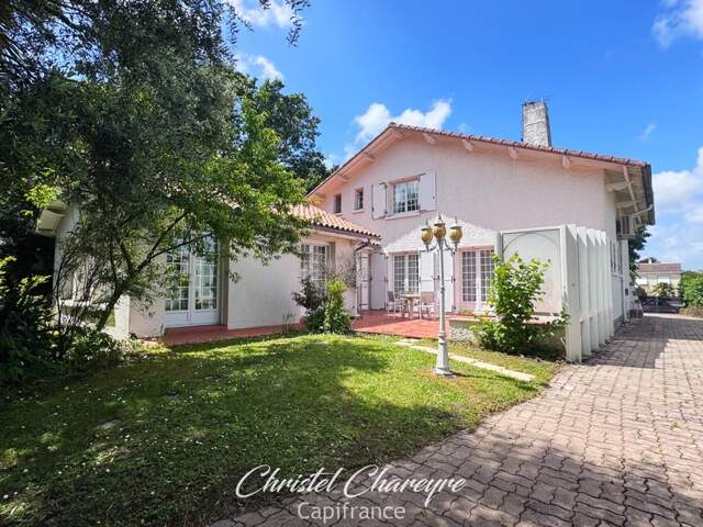 Maison à vendre 8 pièces AIZENAY (85) — photo du bien