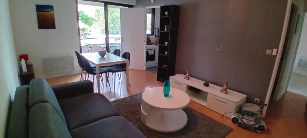 Location T2 57 m² à Lyon 8 900 ¤ CC /mois