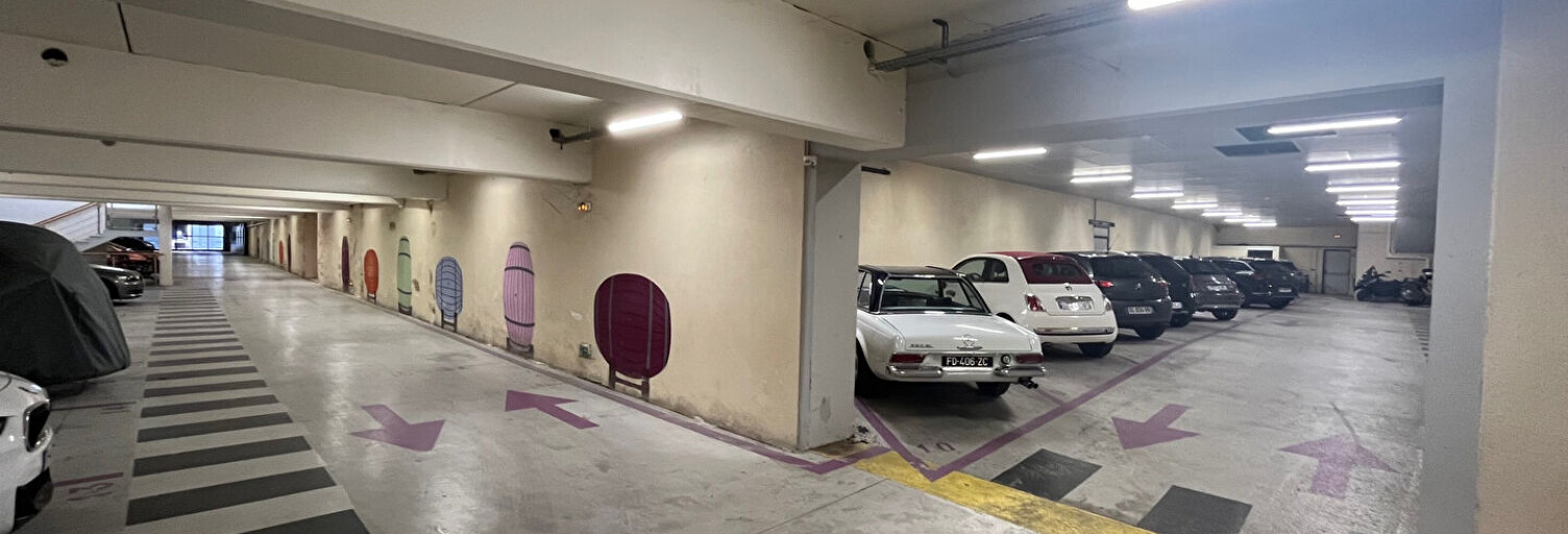 Garage   m² à louer à Bordeaux (33300)