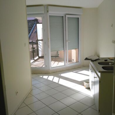 Appartement 3 pièces 922 €