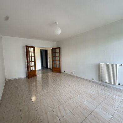Appartement 3 pièces 750 €