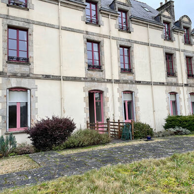 Bureau 4 pièces 1390 €