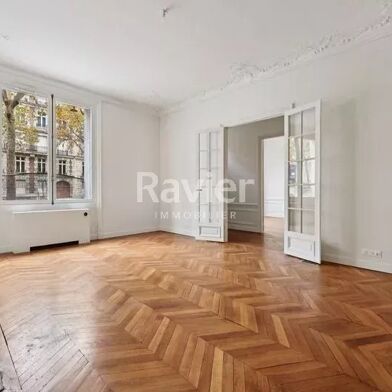 Bureau 6 pièces 40125 €