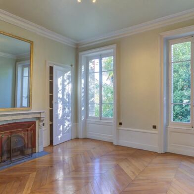 Maison 9 pièces 3400 €