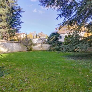 Maison 9 pièces 3400 €