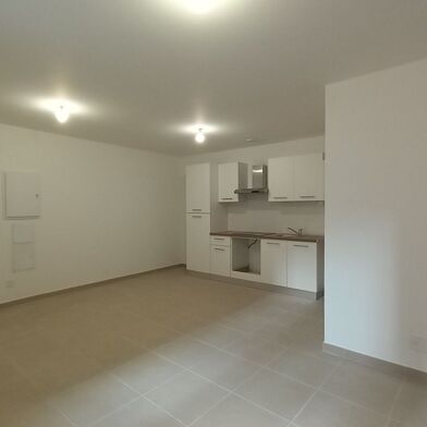 Appartement 3 pièces 676 €