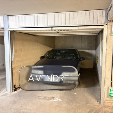 Garage  28500 €