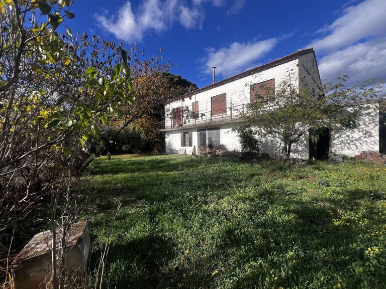 Villa PROCHE CENTRE — photo 1