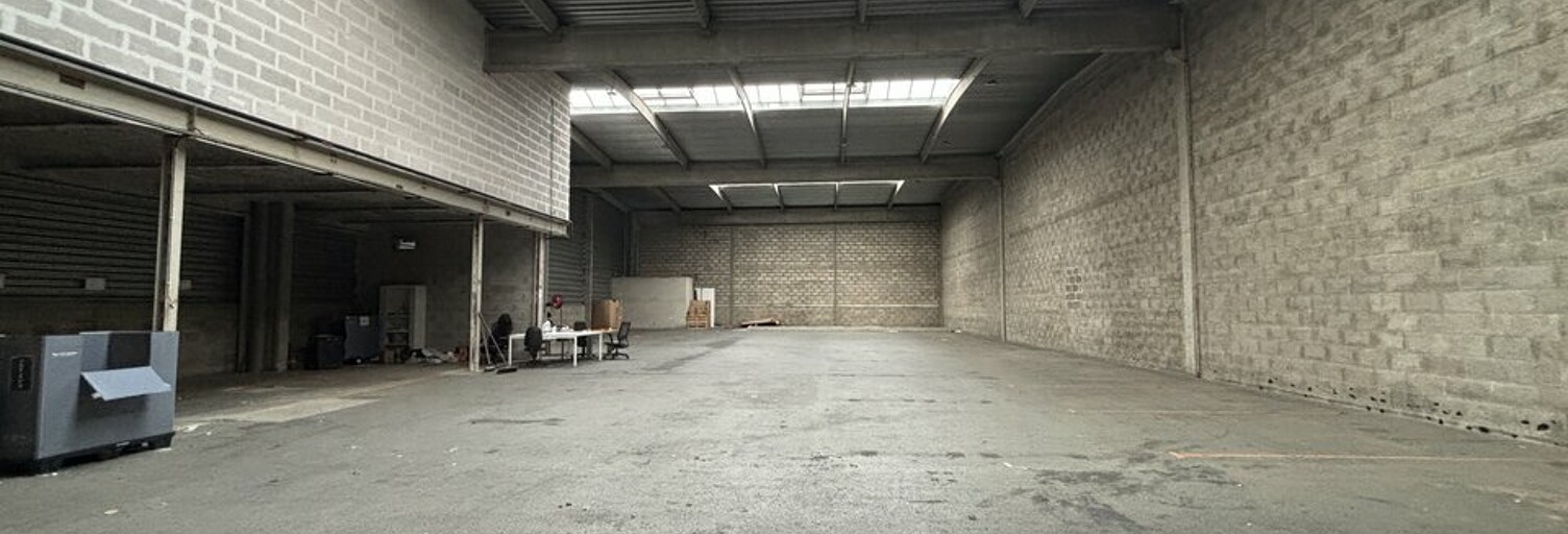 Commerce  1150 m² à louer à Chassieu (69680)