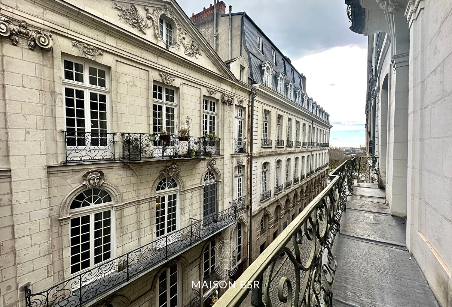 Nantes - Bureaux de prestige dans un hôtel particulier classé du XVIIIe siècle — photo 1