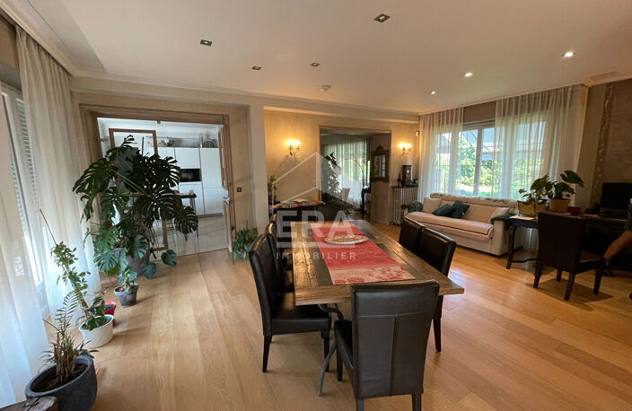 Maison de standing à Gelos : 7 pièces avec piscine — photo 3