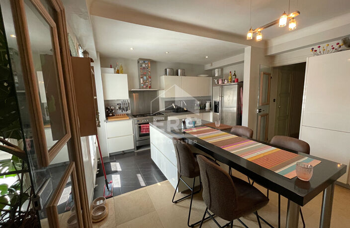 Maison de standing à Gelos : 7 pièces avec piscine — photo 5
