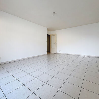 Appartement 3 pièces 911 €