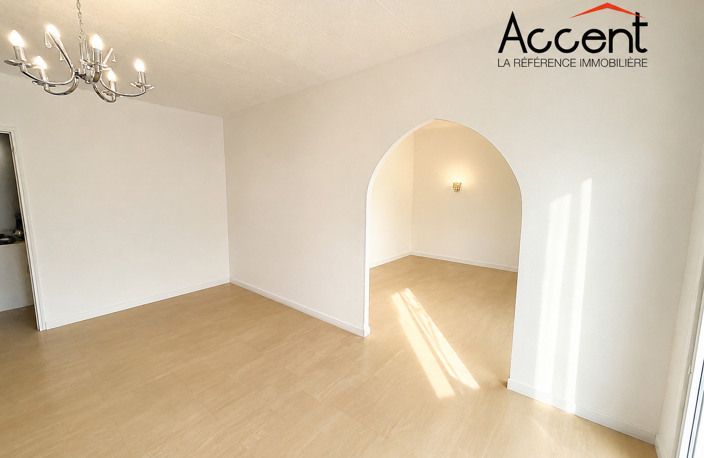 À VENDRE   BEL APPARTEMENT T4 TRANSFORMÉ EN T3   82 m2   GARAGE & CAVE — photo 3