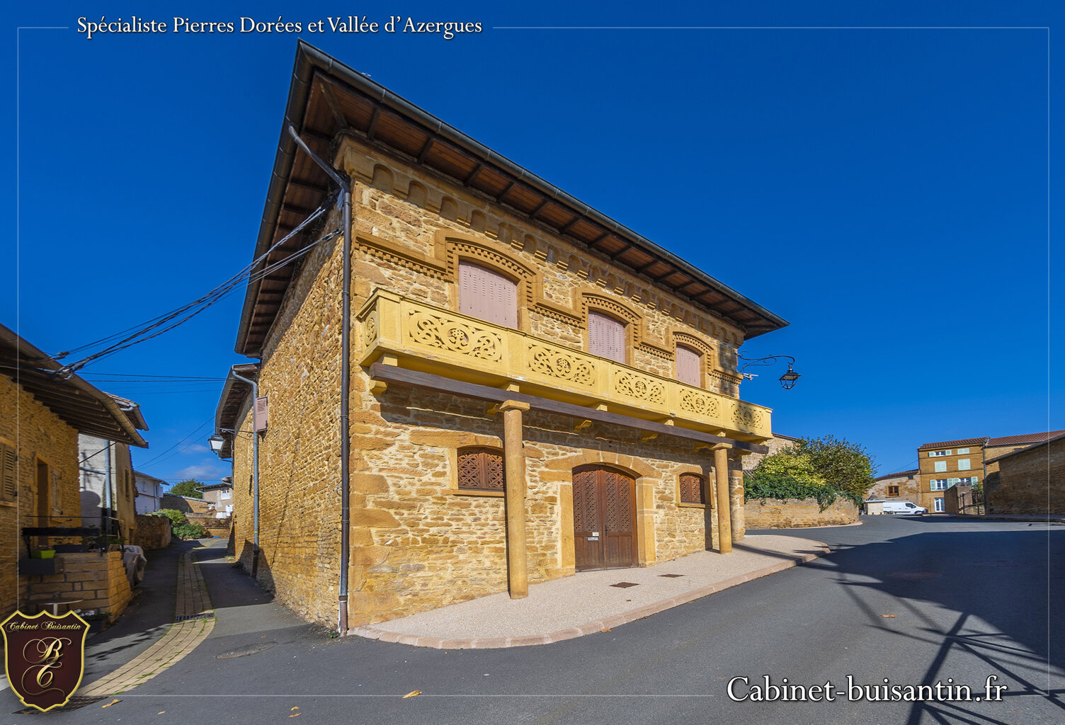 Cachet en centre bourg avec cour — photo 1