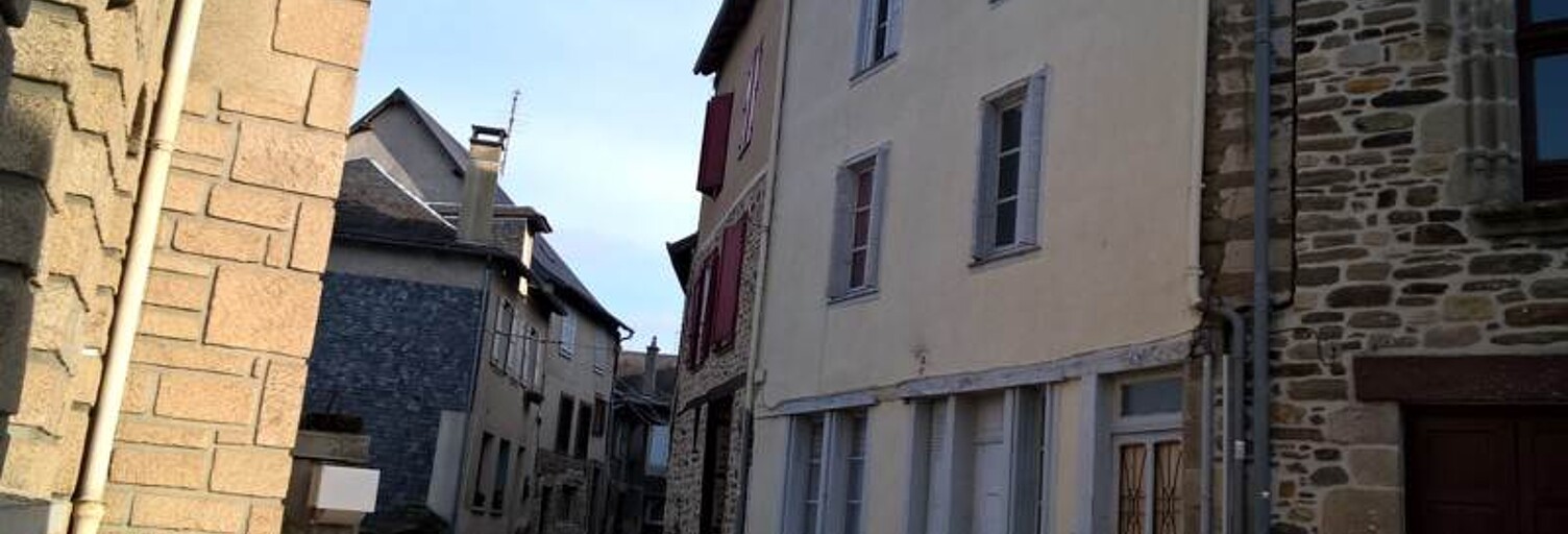 Immeuble   m² à vendre à Uzerche (19140)