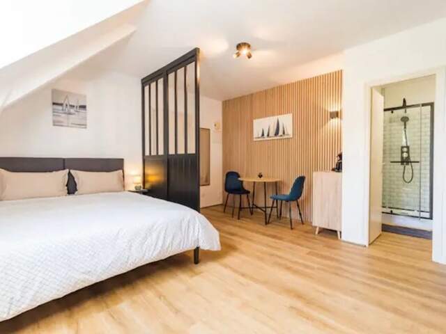 Maison en pierre de 7 pièces principales — photo du bien