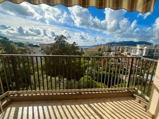 LOCATION A L'ANNEE AJACCIO T2 TERRASSE ET VUE MER — photo du bien