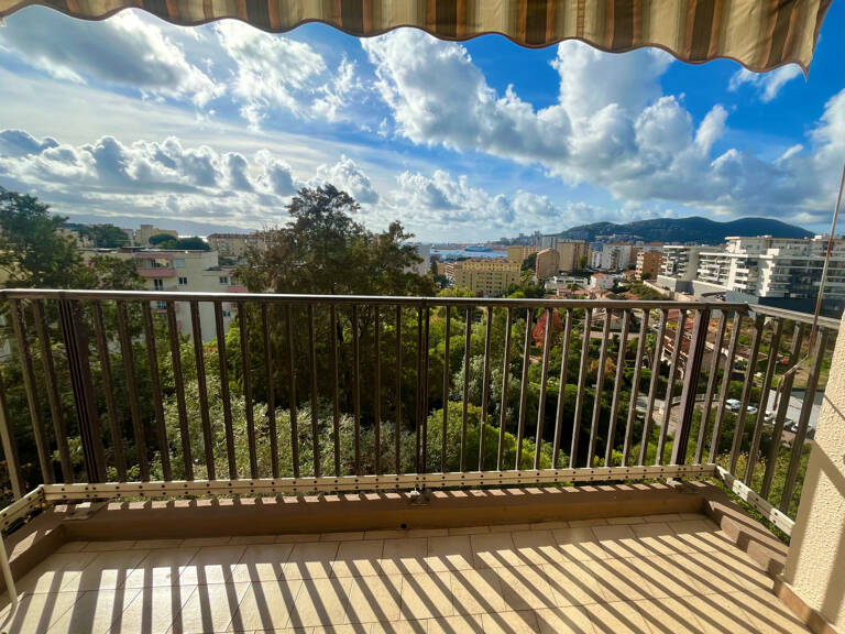  LOCATION A L'ANNEE AJACCIO T2 TERRASSE ET VUE MER — photo 1