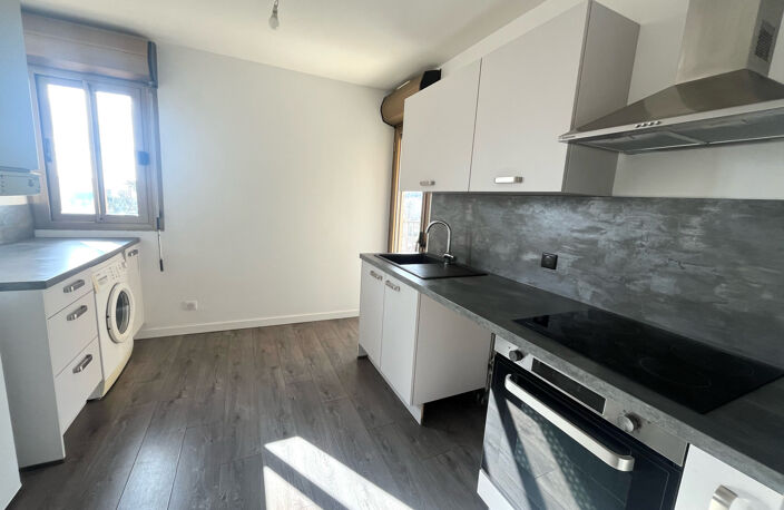  LOCATION A L'ANNEE AJACCIO T2 TERRASSE ET VUE MER — photo 4