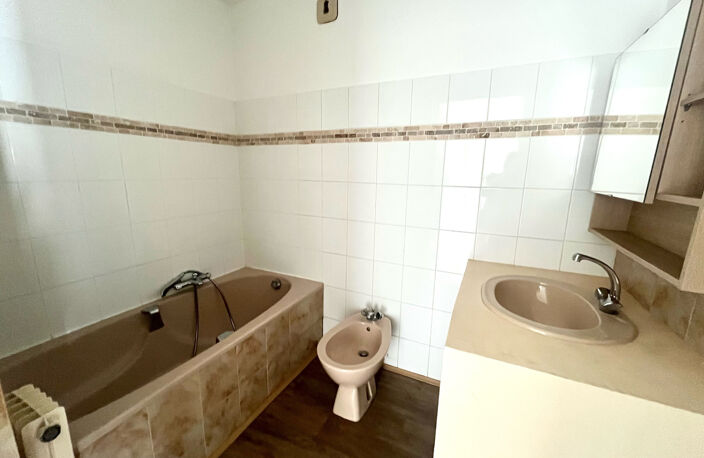  LOCATION A L'ANNEE AJACCIO T2 TERRASSE ET VUE MER — photo 5