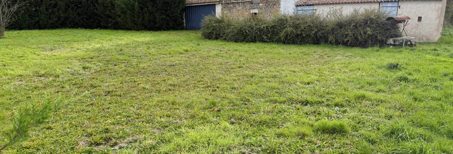 Terrain  684 m² à vendre à La Ferrière-en-Parthenay (79390)