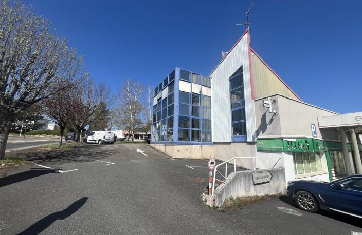 Local avec visibilité exceptionnelle + option surface supplémentaire – Rond-point de la Gineste, Rodez — photo 4
