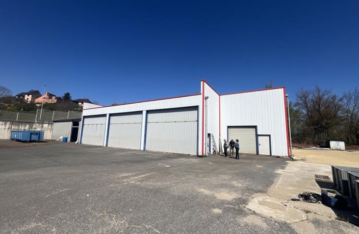 À LOUER – ensemble de dépôts accolés de 557 m² au total – Accès poids lourds – Rond-point de la Gineste, Rodez — photo 2