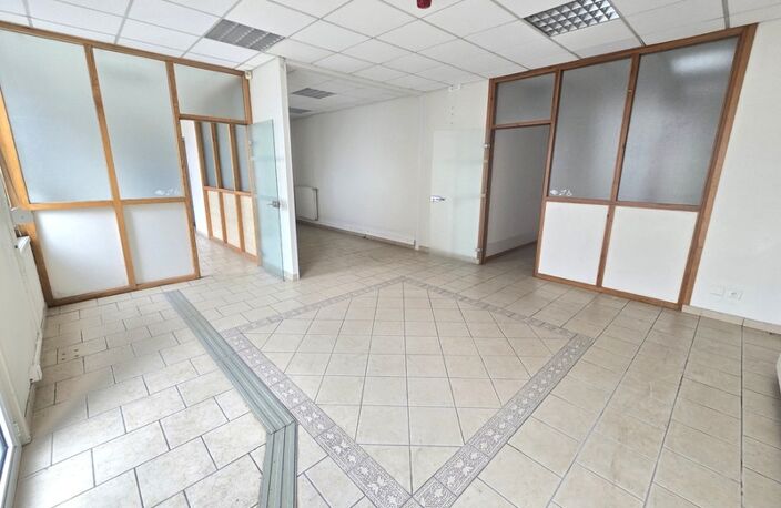 FOURMIES (59) - Vente immeuble de 390 m² avec cour — photo 2
