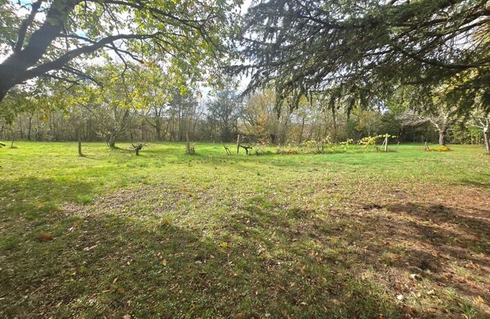 MAGNIFIQUE TERRAIN DANS UN PARC AU DESSUS DU GOLF DE FIAC — photo 3