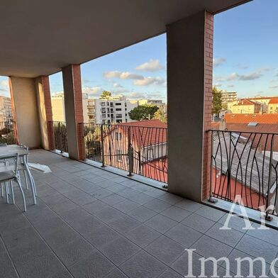Appartement 3 pièces 741 €