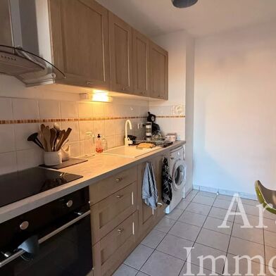 Appartement 3 pièces 741 €