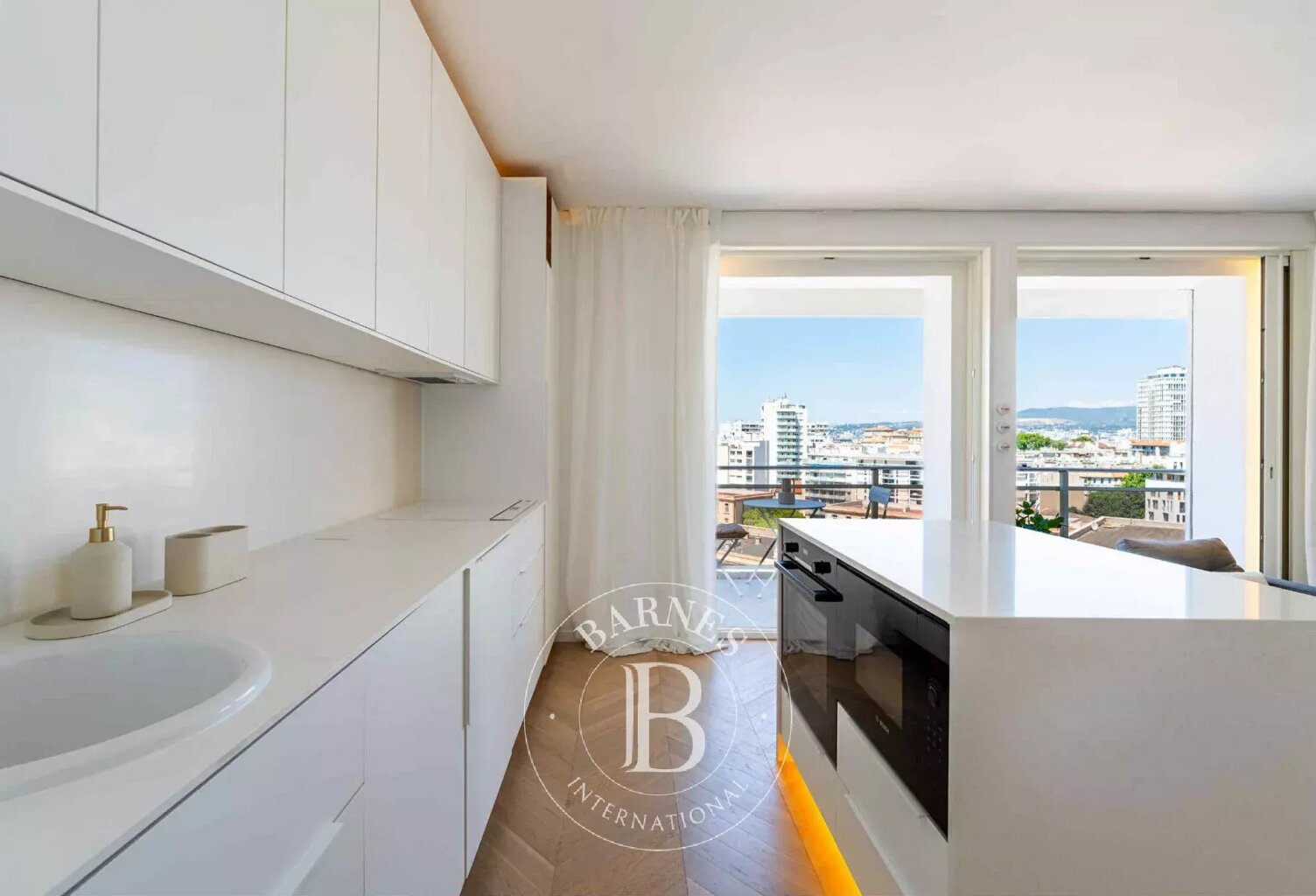 Vente - 13007 MARSEILLE - Les Catalans - Appartement refait à ne — photo 1