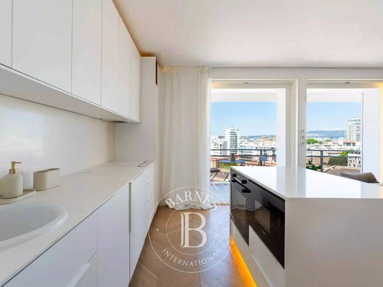 Vente - 13007 MARSEILLE - Les Catalans - Appartement refait à ne — photo 1