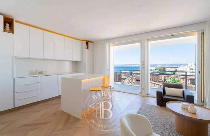 Vente - 13007 MARSEILLE - Les Catalans - Appartement refait à ne — photo 2