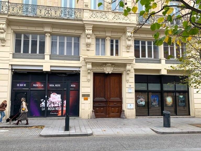 Bien Commercial À Vendre — photo 1