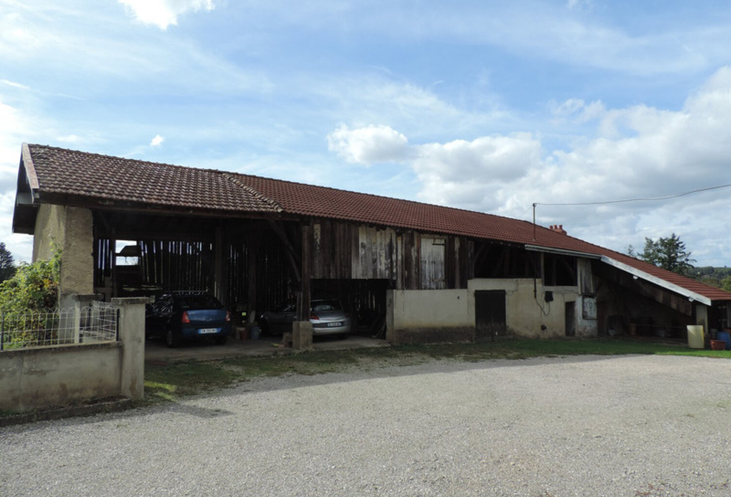 Dpt Ain (01), à vendre MONTAGNAT, propriété à rénover avec maison de 84 m² et dépendance de 170 m² - Terrain de 2 300 m² — photo 1