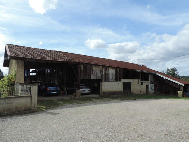 Dpt Ain (01), à vendre MONTAGNAT, propriété à rénover avec maison de 84 m² et dépendance de 170 m² - Terrain de 2 300 m² — photo du bien