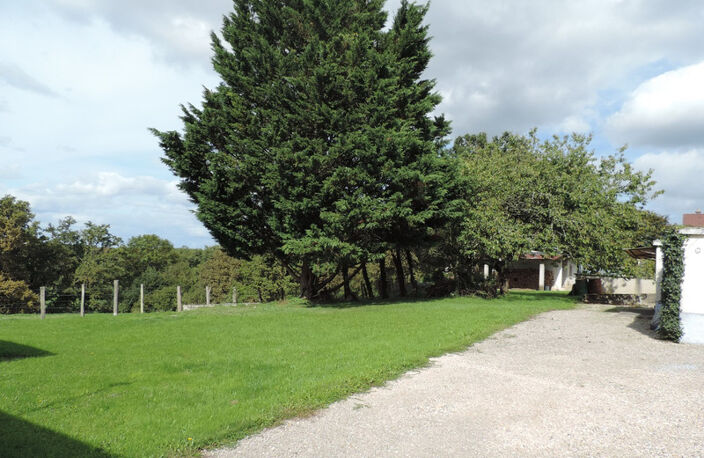 Dpt Ain (01), à vendre MONTAGNAT, propriété à rénover avec maison de 84 m² et dépendance de 170 m² - Terrain de 2 300 m² — photo 3